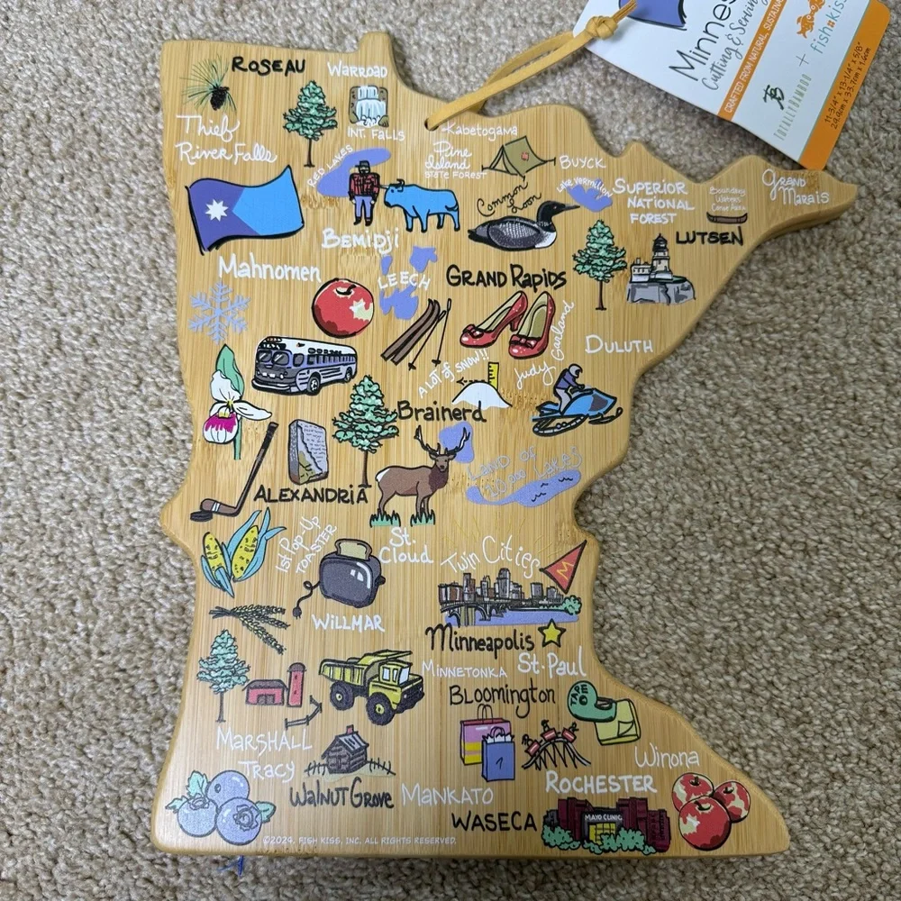 NWT Totally Bamboo Minnesota Cutting Board with Artwork by Fish Kiss Food Safe